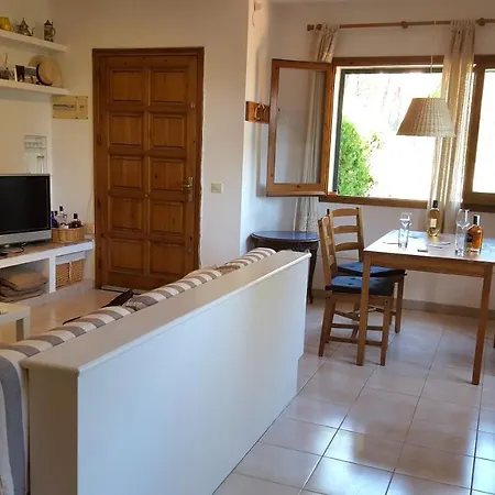 Sleeps 8 *