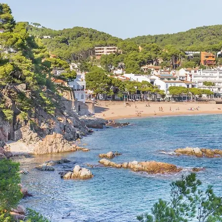 Sleeps 8 *