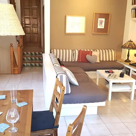 Villa Sleeps 8 *